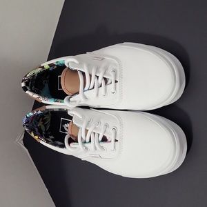 Women's  vans white lace up size 10 colorful  interior